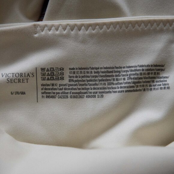 Victoria's Secret Incredible Essential Leggings *Runs Small* - Picture 7 of 12